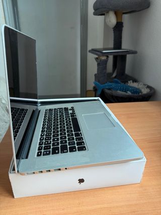 MacBook Pro 15’’i7 16GB RAM  SSD 1TB  + ofice 2019