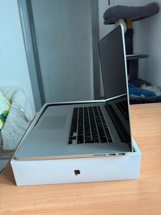 MacBook Pro 15’’i7 16GB RAM  SSD 1TB  + ofice 2019