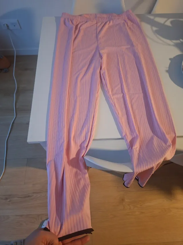 Pijama rosa con lazos negros Talla L