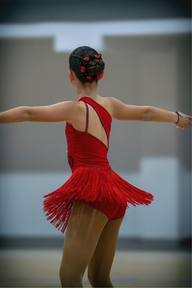 Maillot patinaje artístico rojo con pedrería