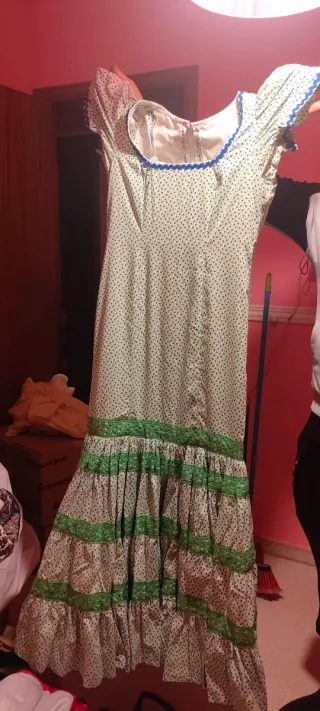 Traje de flamenca blanco con lunares