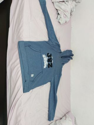 Sudadera azul con capucha