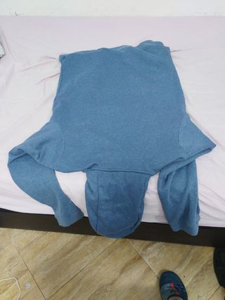 Sudadera azul con capucha