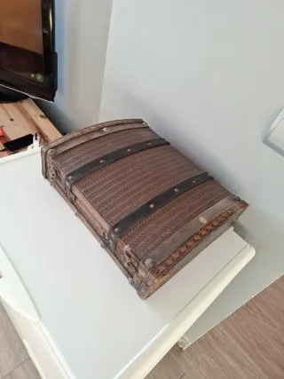 Baúl antiguo madera y metal