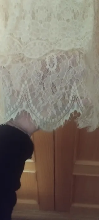 Vestido de encaje beige