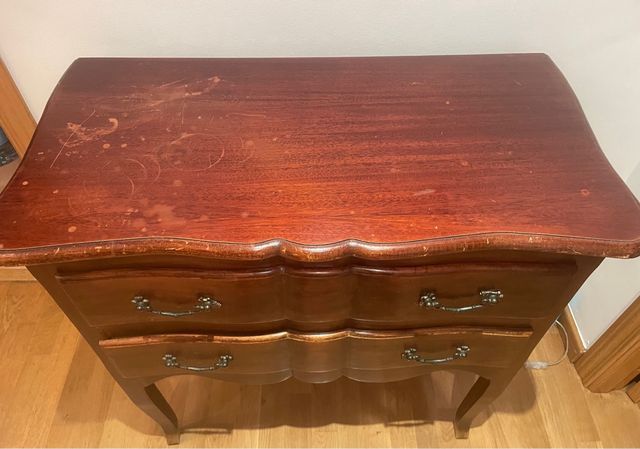 Mueble de madera antiguo para restaurar.Negociable