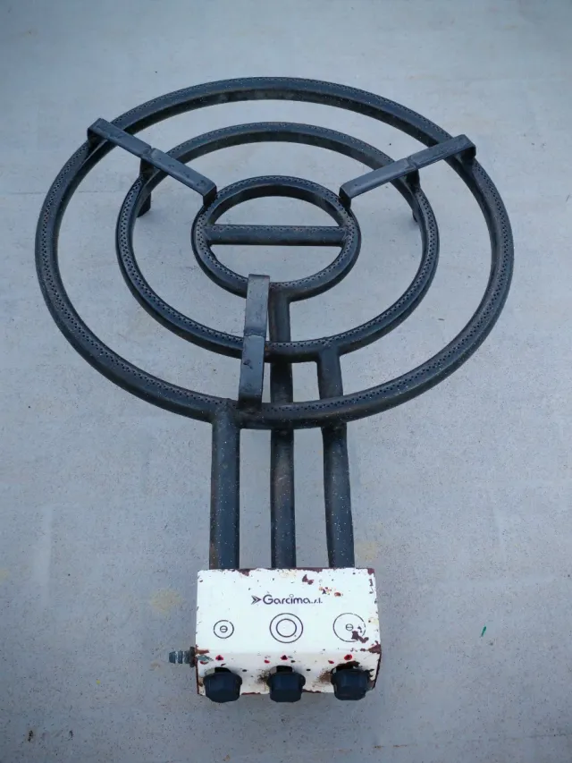 Paellero, trípode y paellera metálica