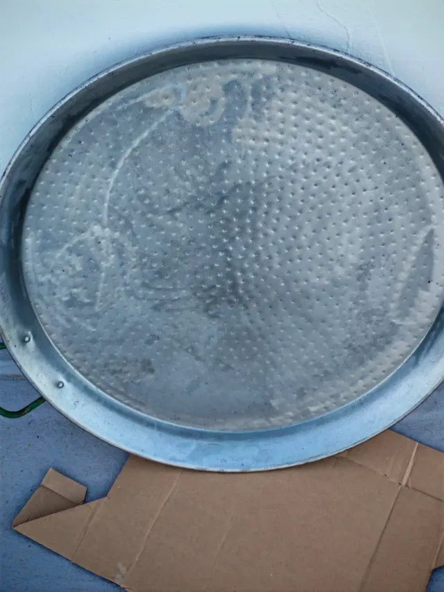 Paellero, trípode y paellera metálica