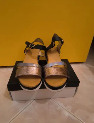 Sandali con tacco nero e argento