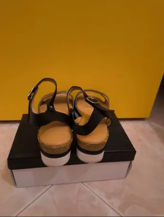 Sandali con tacco nero e argento