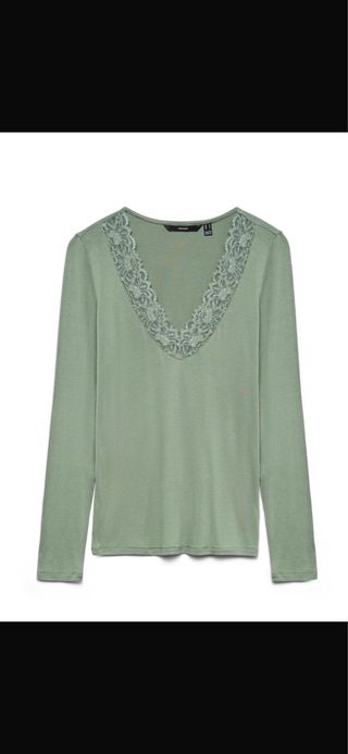 Camiseta verde con encaje