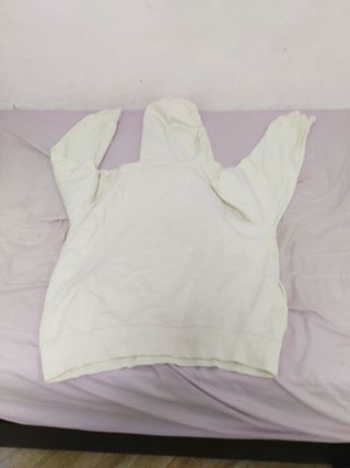 Sudadera beige con capucha talla trece catorce