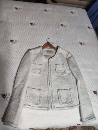 Chaqueta blanco roto con bolsillos