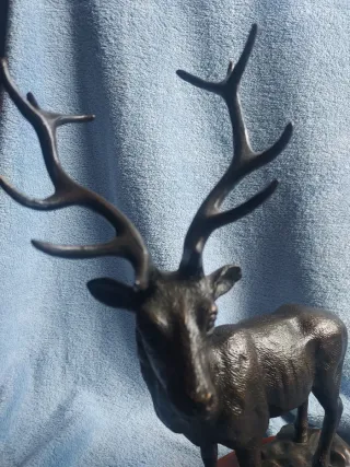 Escultura ciervo bronce base madera