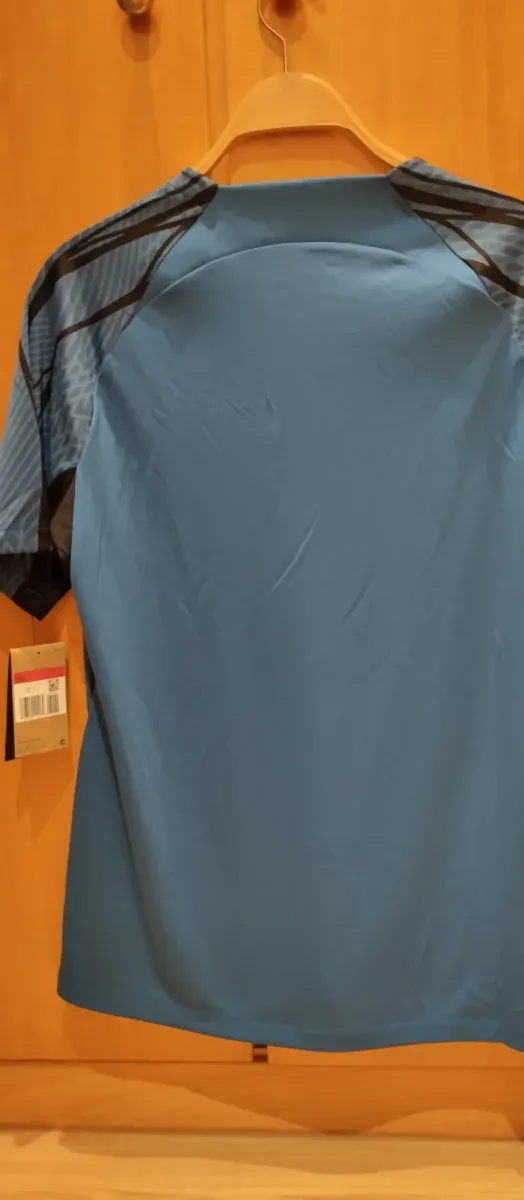 Camiseta Nike azul deportiva