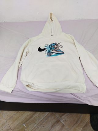 Sudadera Nike beige con estampado