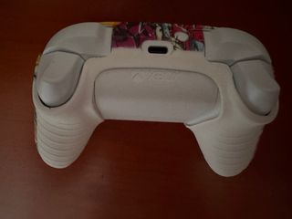 Mando XBOX casi nuevo. Incluye factura y garantía.
