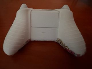 Mando XBOX casi nuevo. Incluye factura y garantía.