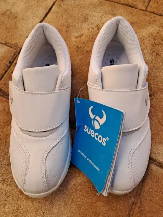 Zapatos de trabajo Suecos blancos nuevos