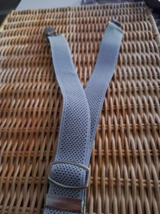 Tirantes grises para pantalones