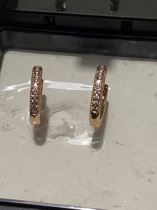 Orecchini a cerchio con zirconi