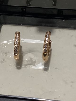 Orecchini a cerchio con zirconi