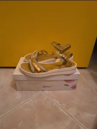 Sandali bassi oro rosa con brillantini