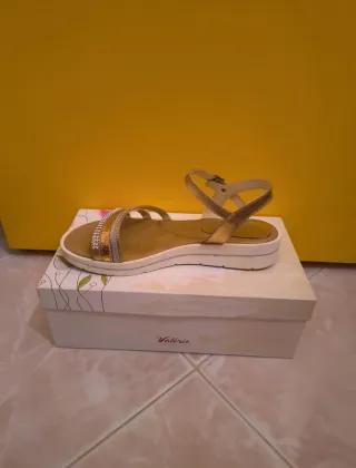 Sandali bassi oro rosa con brillantini