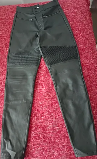 Pantalón efecto piel Calzedonia negro