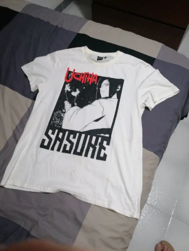 Camiseta Blanca Naruto Uchiha Sasuke