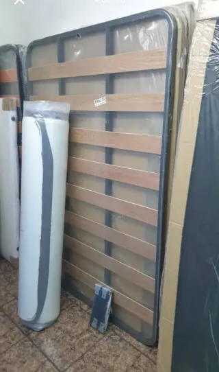 Cama canapé con cabecero y mesitas