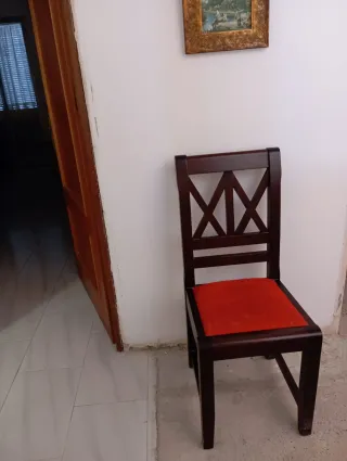 Sillas de madera teka (4 unidades /80 euros )