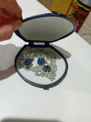 Conjunto collar y pendientes fantasía azul