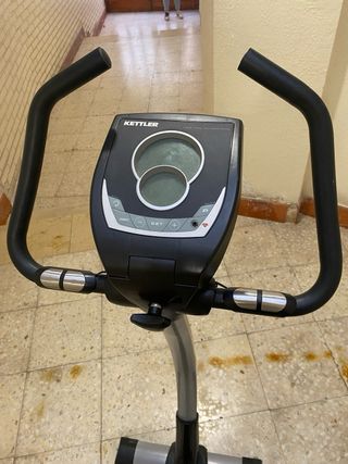 Bicicleta Estática Kettler Negra y Gris