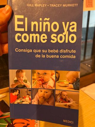 El niño ya come solo
