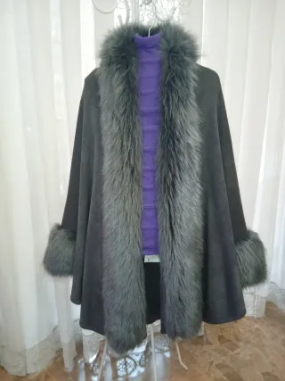 Capa gris con pelo talla única