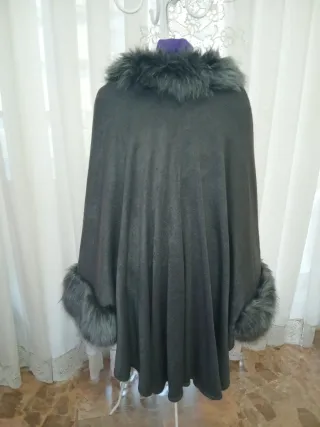 Capa gris con pelo talla única