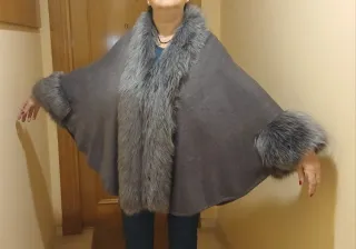 Capa gris con pelo talla única