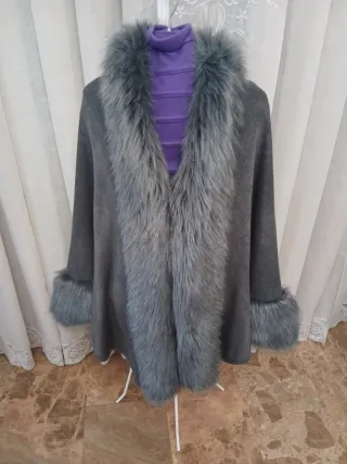 Capa gris con pelo talla única