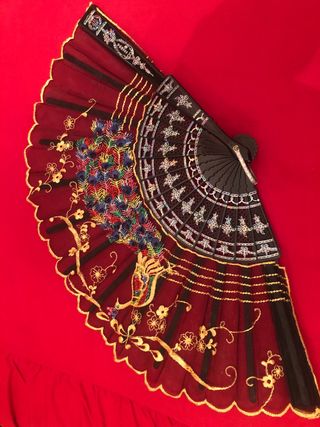 Abanico bordado de pavo real,uno 12 dos 20€