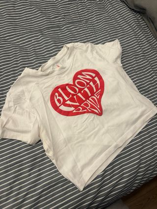 Camiseta Corazón Bloom With Pride