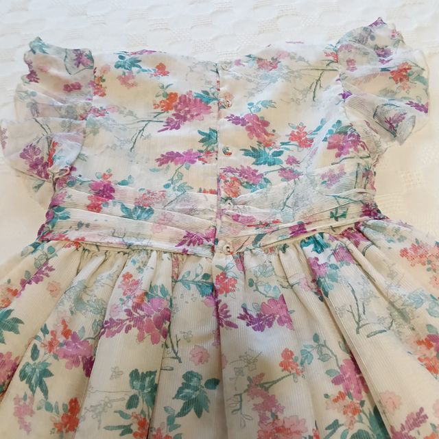 Vestido de flores niña. Marca Tizzas Corte Inglés