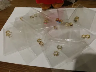 Aros dorados esmaltados