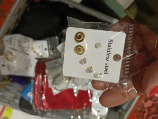 Aros dorados esmaltados