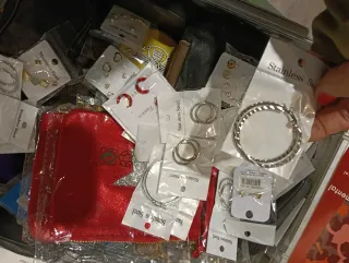 Aros dorados esmaltados