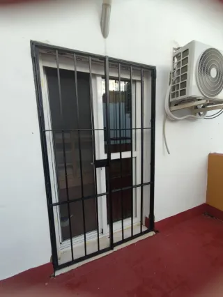 Reja de hierro para puerta o balcón