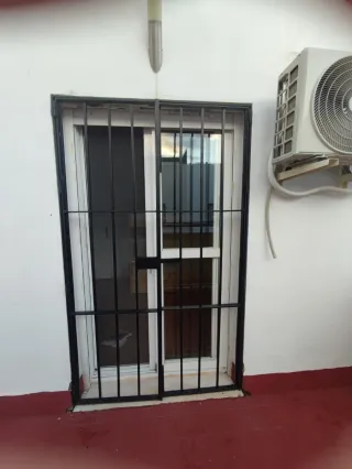 Reja de hierro para puerta o balcón