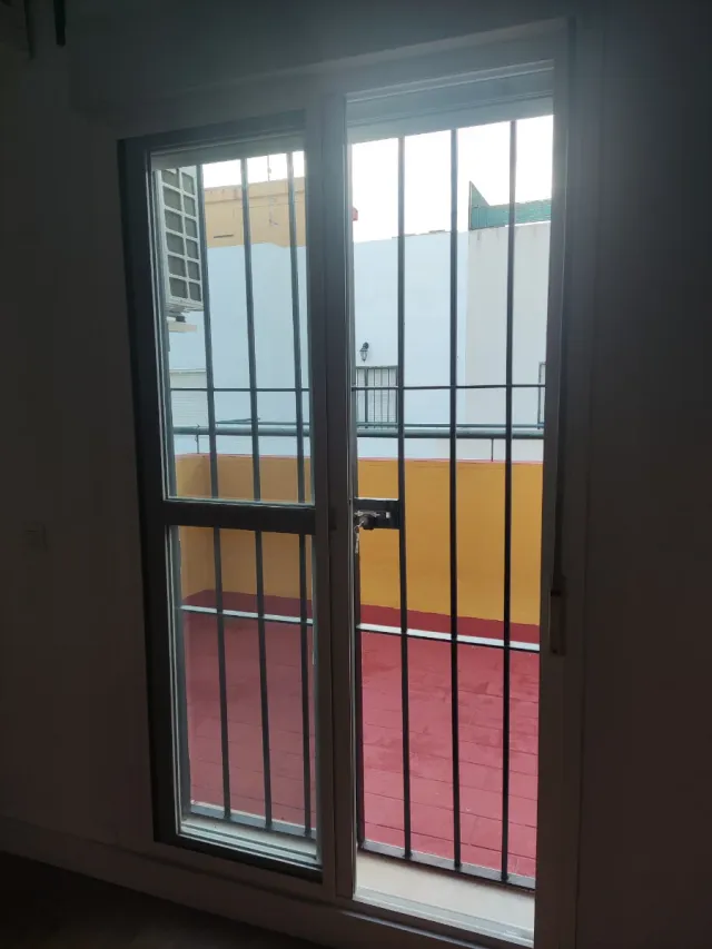 Reja de hierro para puerta o balcón