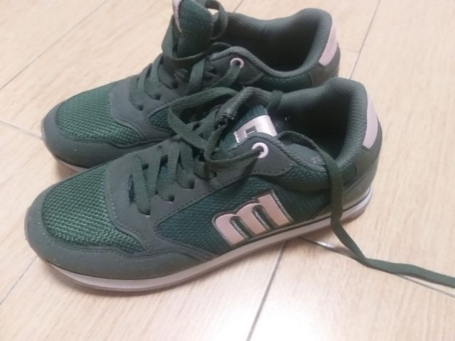 Zapatillas mtng verdes y plateadas