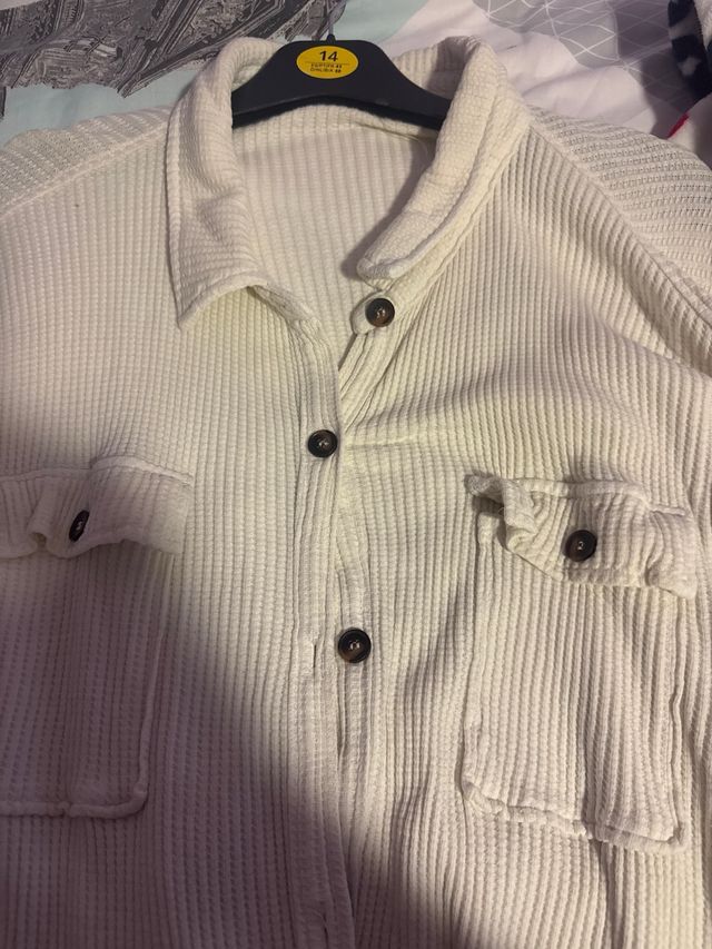 Camisa larga beige botones larga